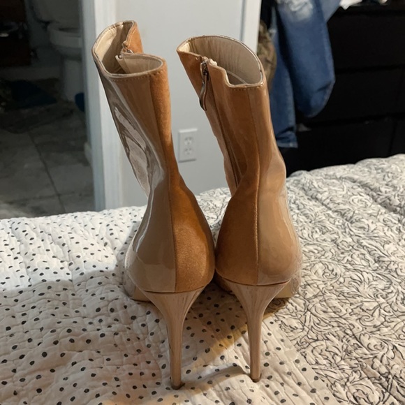 Women’s Heels - Picture 3 of 4